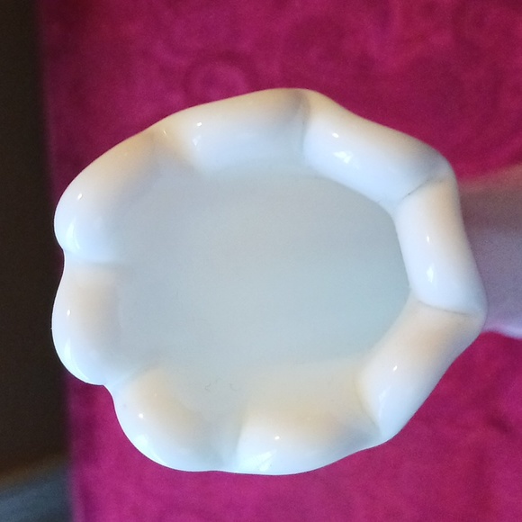 Westmoreland Swung Milk Glass Paneled Grape Design 9.5" High - Picture 6 of 6